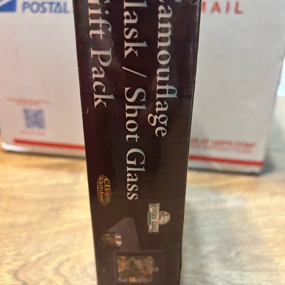 Camo Flask Outdoor Stainless Steel - Picture 3 of 8